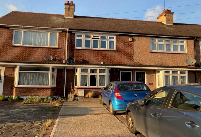 3 Bedroom End Of Terrace House To Rent In Brentwood Road, Romford, RM1