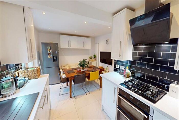 3 Bedroom Detached House To Rent In Princes Road, Buckhurst Hill, IG9