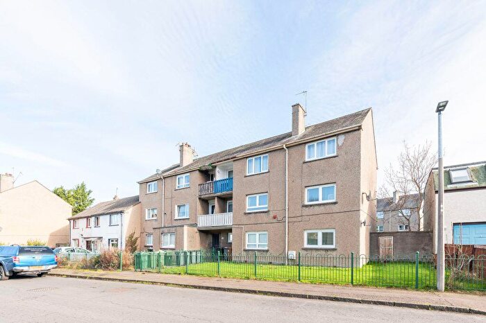 2 Bedroom Flat For Sale In / St Katharine's Crescent, Gracemount, Edinburgh, EH16