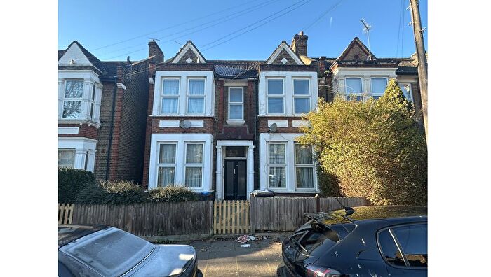 4 Bedroom Flat For Sale In Flat B, Bramshill Road, Harlesden, London, NW10