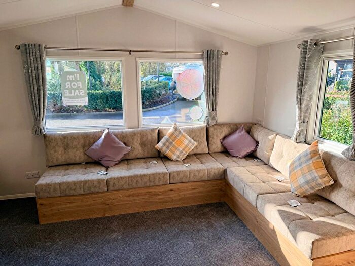 3 Bedroom Mobile/park Home For Sale In Carlton, Saxmundham, IP17