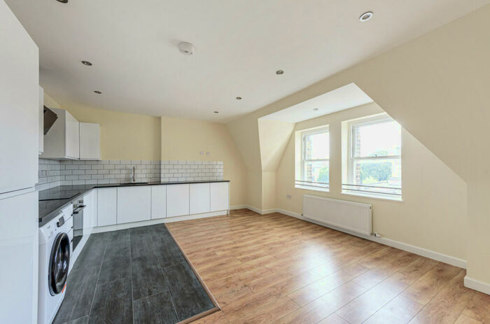 4 Bedroom Apartment To Rent In Colas Mews, Kilburn, London, NW6
