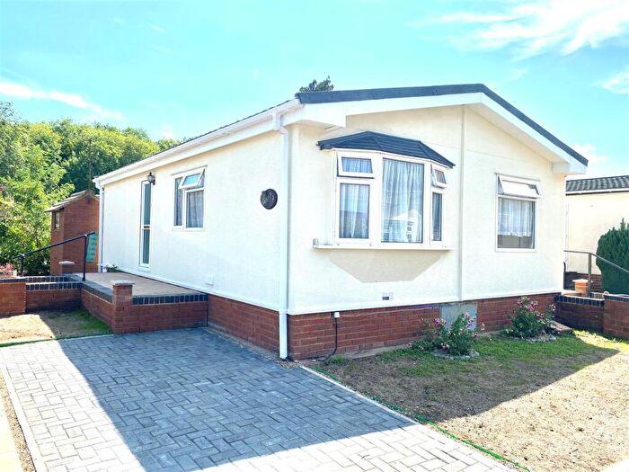 2 Bedroom Mobile Home For Sale In The Firs Park, Woodside Lane, Bell Bar, AL9