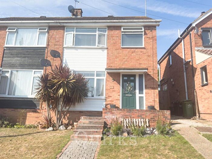 3 Bedroom Semi-Detached House For Sale In Stuart Way, Billericay, CM11