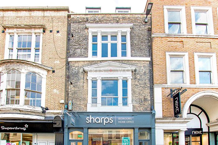 2 Bedroom Flat To Rent In High Street, Colchester, Essex, CO1