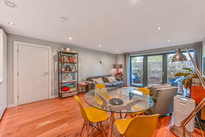 2 Bedroom Flat For Sale In Henry Road, Oval, London, SW9