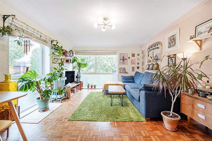 2 Bedroom Flat For Sale In Westbury Road, Ealing, W5