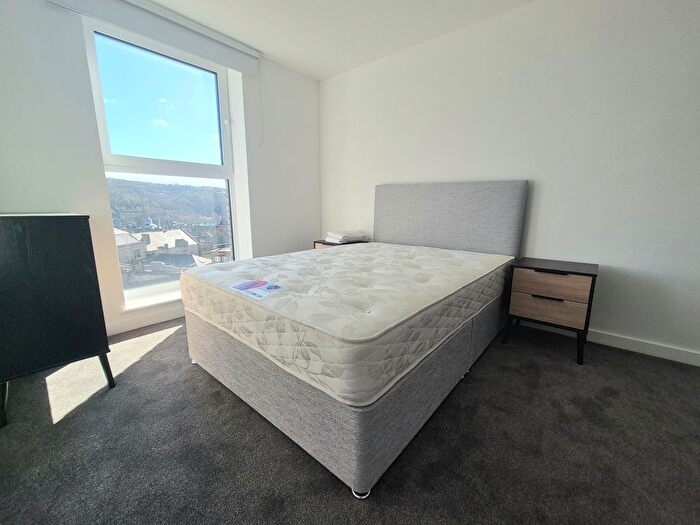 1 Bedroom Flat To Rent In Cow Green, Halifax, HX1