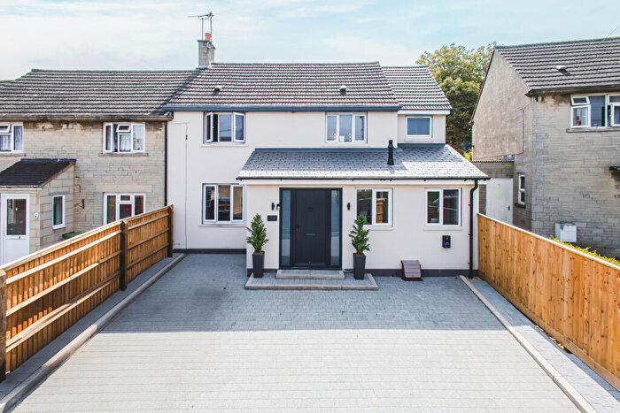 4 Bedroom End Of Terrace House For Sale In Holdcroft Close, Blunsdon, Swindon, SN26