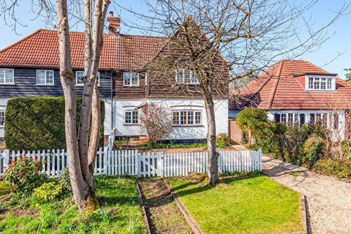 3 Bedroom Semi Detached House For Sale In Rowtown, Surrey, KT15