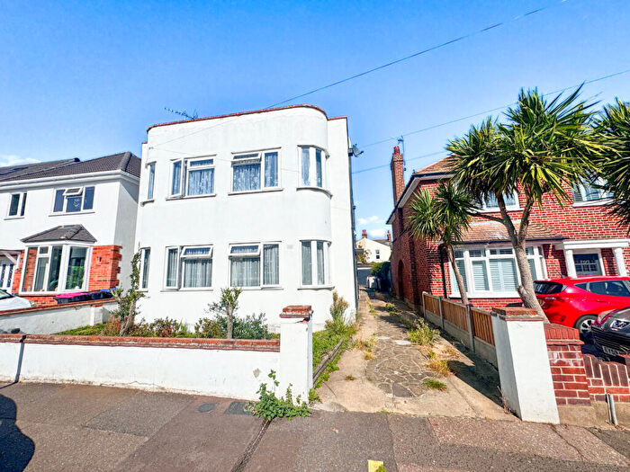 2 Bedroom Flat For Sale In St. Johns Road, Westcliff-On-Sea, SS0