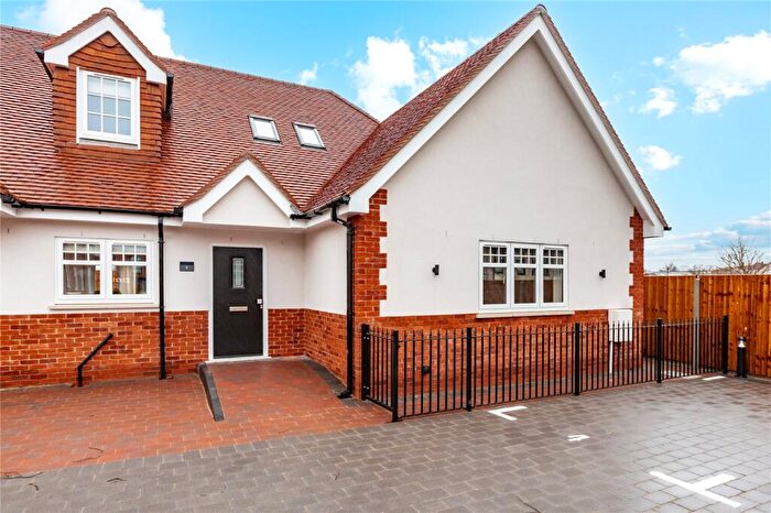 2 Bedroom Bungalow For Sale In Jensen Close, Hornchurch, RM12