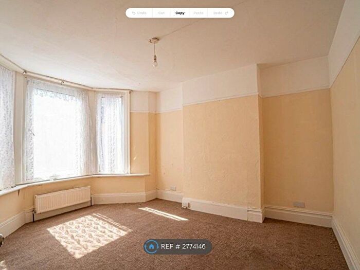 2 Bedroom Flat To Rent In Emmanuel Road, Hastings, TN34