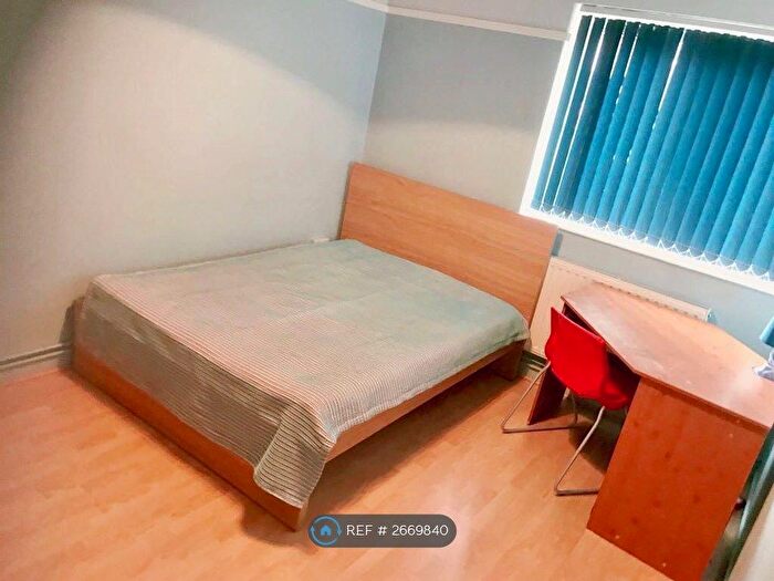4 Bedroom Flat To Rent In St. Pauls Way, London, E3