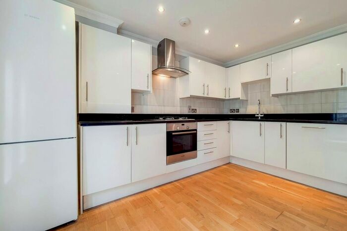 2 Bedroom Flat To Rent In Woodseer Street, Spitalfields, London, E1