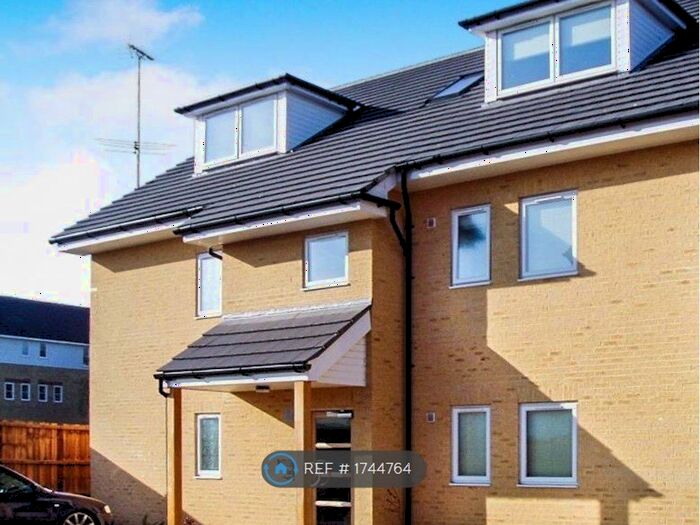 2 Bedroom Flat To Rent In Linden Court, Benfleet, SS7