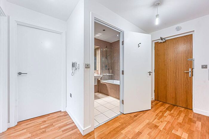 1 Bedroom Flat To Rent In Larkwood Avenue, Lewisham, London, SE10