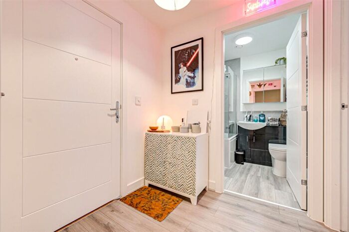 1 Bedroom Flat For Sale In Romany Road, Worthing, West Sussex, BN13