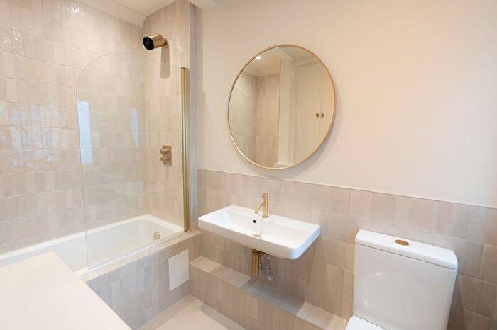3 Bedroom End Of Terrace House For Sale In Essex Road, Southsea, PO4