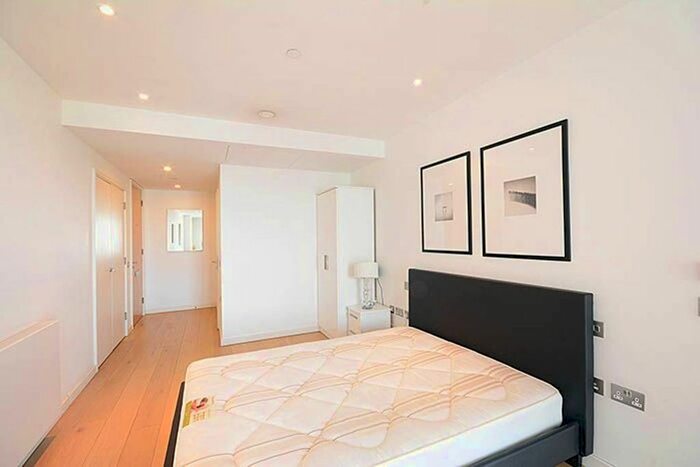 Studio For Sale In Walworth Road, Elephant And Castle, London, SE1