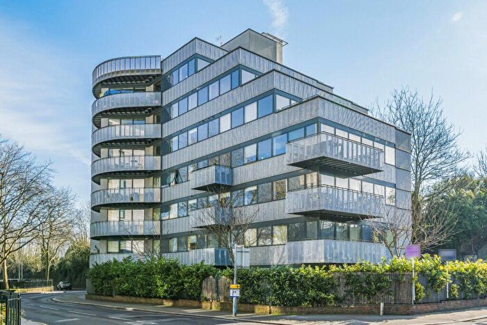 2 Bedroom Flat For Sale In Plough Road, London, SW11
