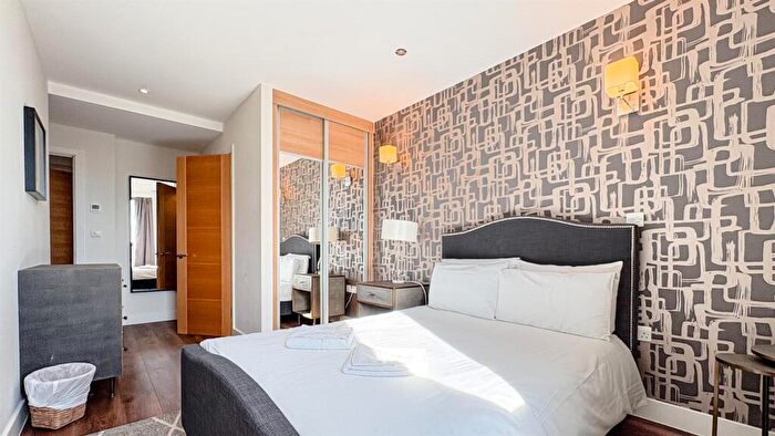 1 Bedroom Apartment To Rent In Back Church Lane, Twyne House Apartments, London, E1