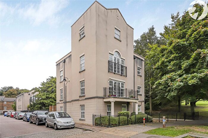 2 Bedroom Flat For Sale In Capability Way, Greenhithe, Kent, DA9