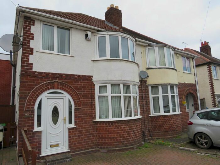 4 Bedroom Semi-Detached House To Rent In Sycamore Road, Oldbury B69