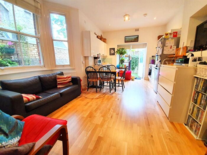 2 Bedroom Flat To Rent In College Place, Camden Town, NW1