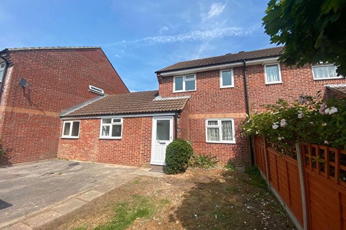 3 Bedroom Semi-Detached House To Rent In Thorn Close, Petersfield, Hampshire, GU31