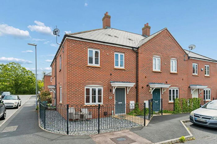 2 Bedroom Cluster House For Sale In Bridge View, Shefford, SG17
