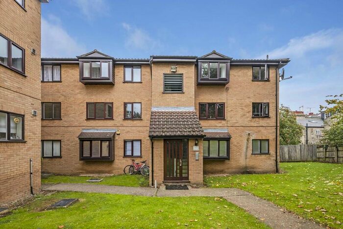 2 Bedroom Flat To Rent In Cambridge Gardens, London, N10