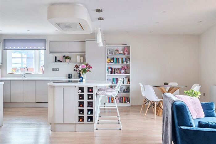 2 Bedroom Flat For Sale In Haven Bank, Exeter, EX2