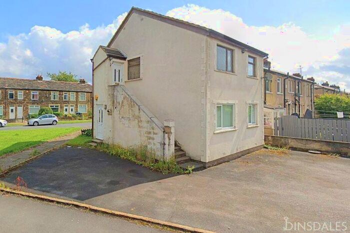 2 Bedroom Apartment To Rent In Carr Bottom Avenue, Bankfoot, Bradford, BD5