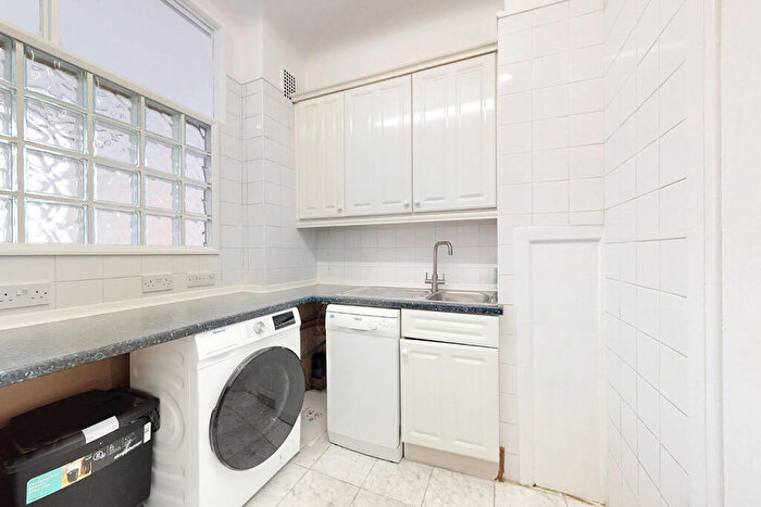 2 Bedroom Apartment To Rent In Grove End Gardens, Grove End Road, St John's Wood, London, NW8