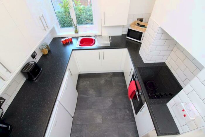 4 Bedroom Flat To Rent In - London Road - Bed Flat., S2