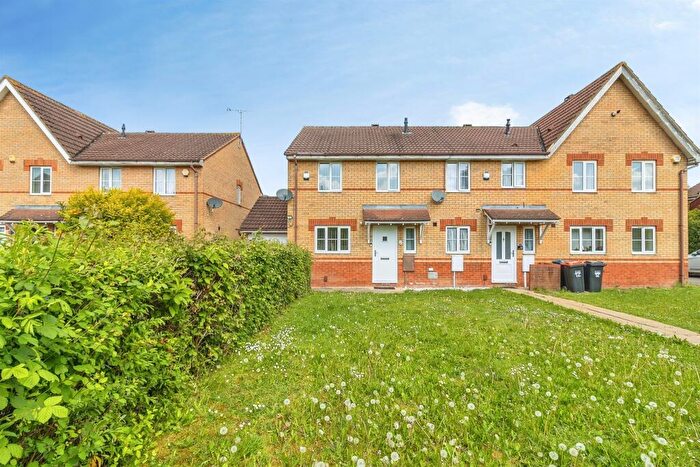 3 Bedroom Semi-Detached House For Sale In Lindisfarne Drive, Monkston, Milton Keynes, MK10