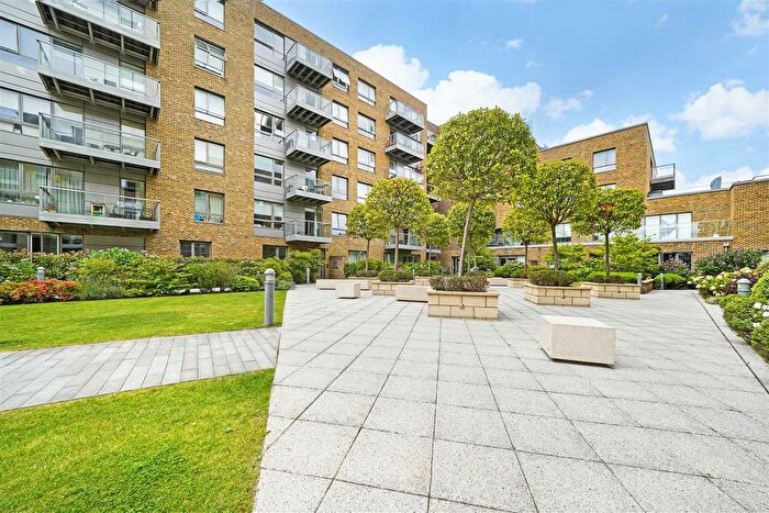 Studio To Rent In Compass Court, Smithfield Square, Hornsey, N8