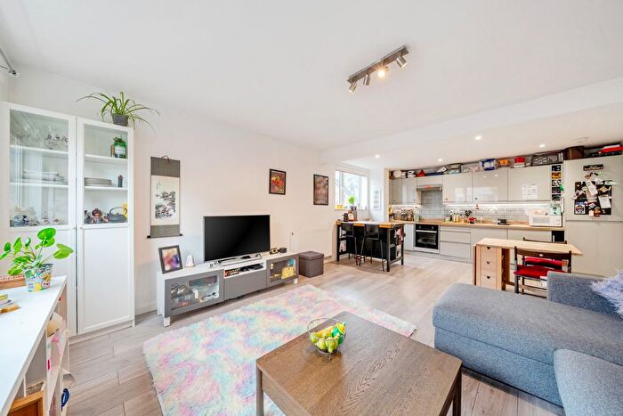 2 Bedroom Flat For Sale In Graham Road, London, SW19