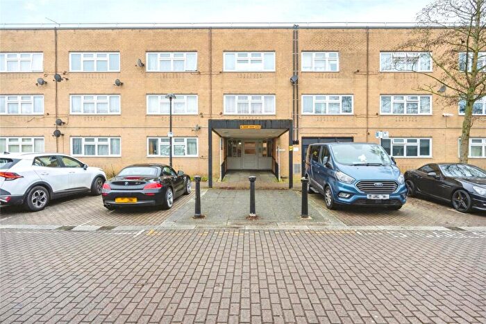 1 Bedroom Flat For Sale In North Tenth Street, Milton Keynes, Buckinghamshire, MK9