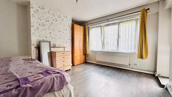 4 Bedroom Flat To Rent In Gernon Road, London, E3