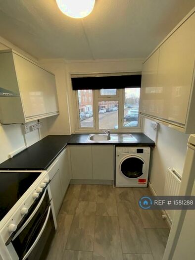 1 Bedroom Flat To Rent In Sayers House, London, N2