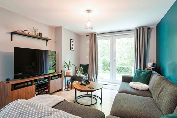 2 Bedroom Flat For Sale In Grove Road, Hitchin, Hertfordshire, SG4