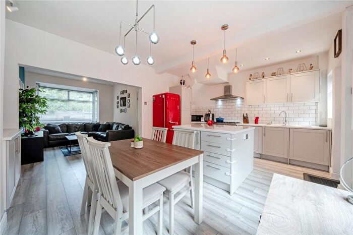 3 Bedroom Town House For Sale In King Street, Stalybridge, Greater Manchester, SK15