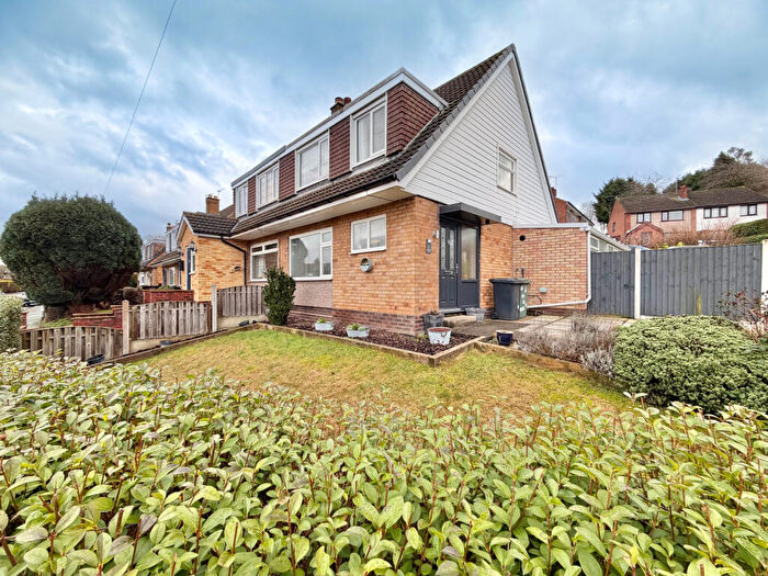 3 Bedroom Semi-Detached House For Sale In Nidderdale Close, Garforth, LS25