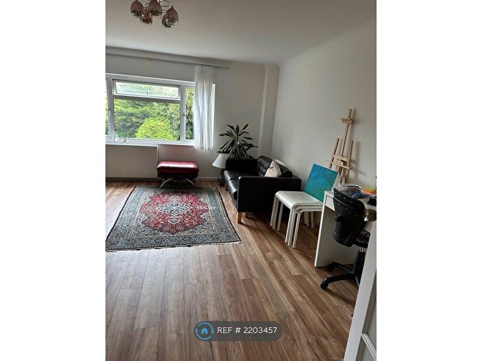 2 Bedroom Flat To Rent In Hickling Way, Harpenden, AL5