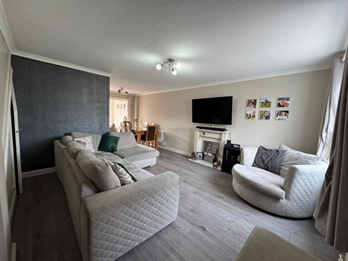 3 Bedroom End Of Terrace House For Sale In Dahlia Close, Chelmsford, CM1