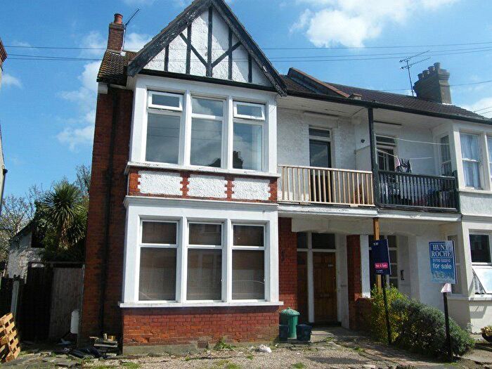 2 Bedroom Flat For Sale In Ramuz Drive, Westcliff-On-Sea, Essex, SS0