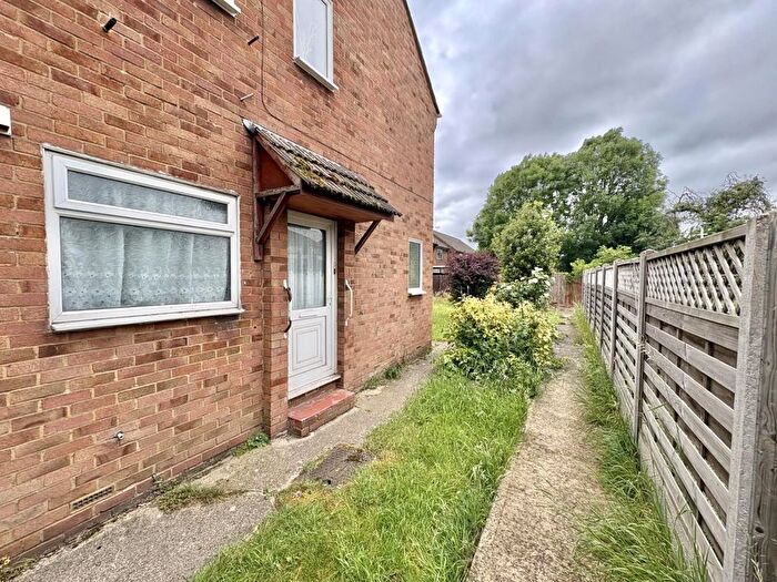 2 Bedroom Maisonette For Sale In Larch Crescent, Hayes, UB4