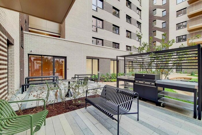 2 Bedroom Flat To Rent In Vanguard Way, Walthamstow And Surrounding Areas, London, E17